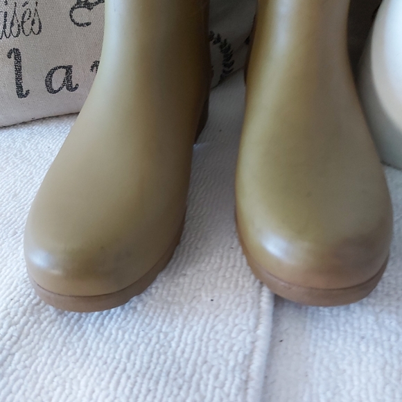 Hunter green rain boots tall - Picture 2 of 16